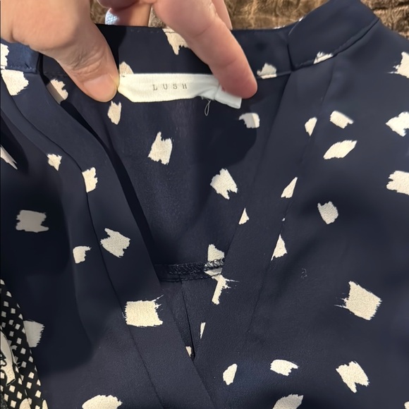 Chic Patterned Blouses Collection - Picture 3 of 6